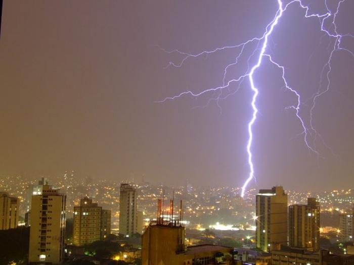 Sistema de descarga atmosférica ( SPDA).