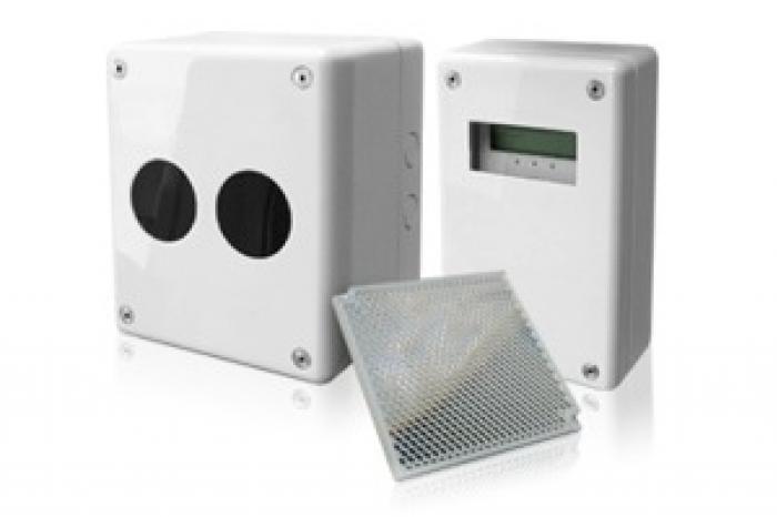 DETECTOR LINEAR DE FEIXE Este detector de fumaça por feixe linear comb